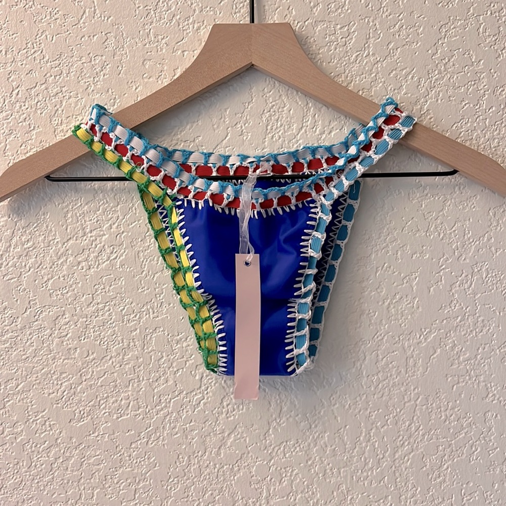 NWT bikini bottom - size Medium - multicolor